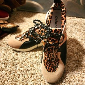 Outwoods Leopard print tennis shoes, size 9
